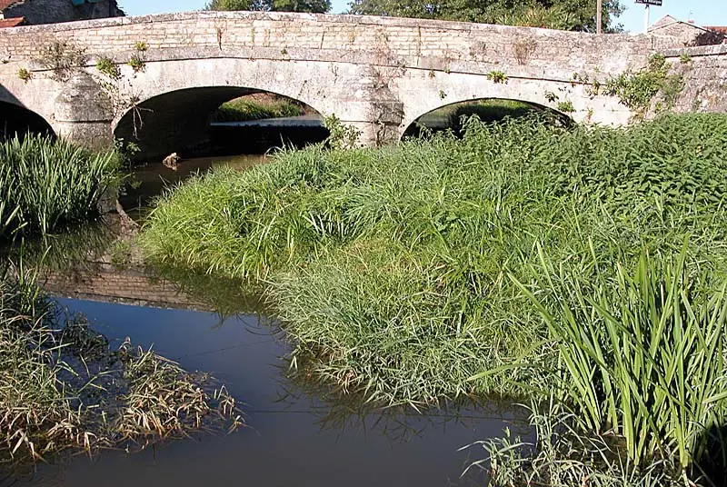 Pont XVIIIe siècle à Grandchamp