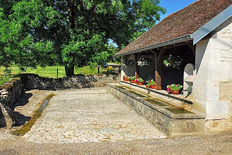 Fontaine - lavoir de Voisines