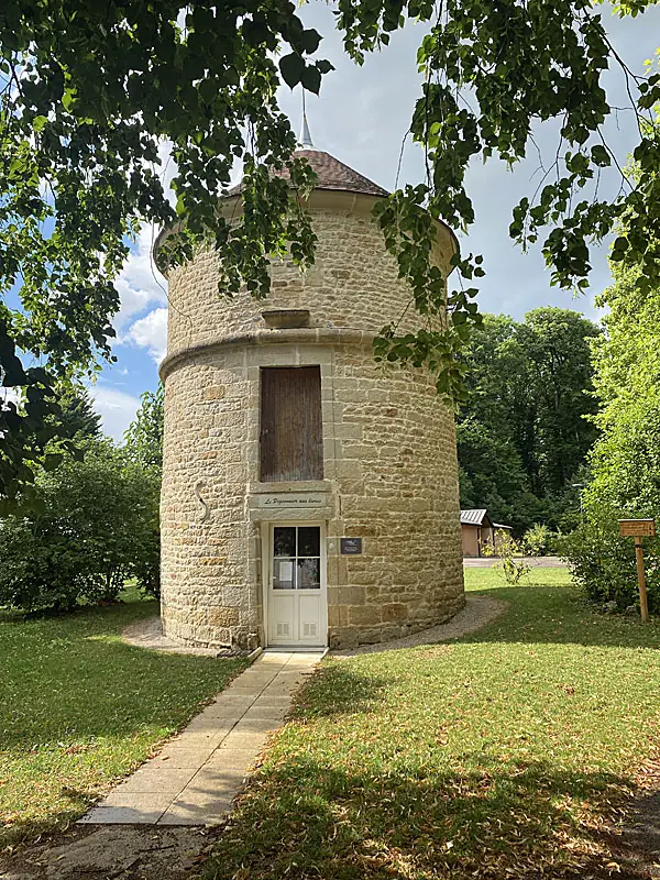 Colombier du château de Corgirnon