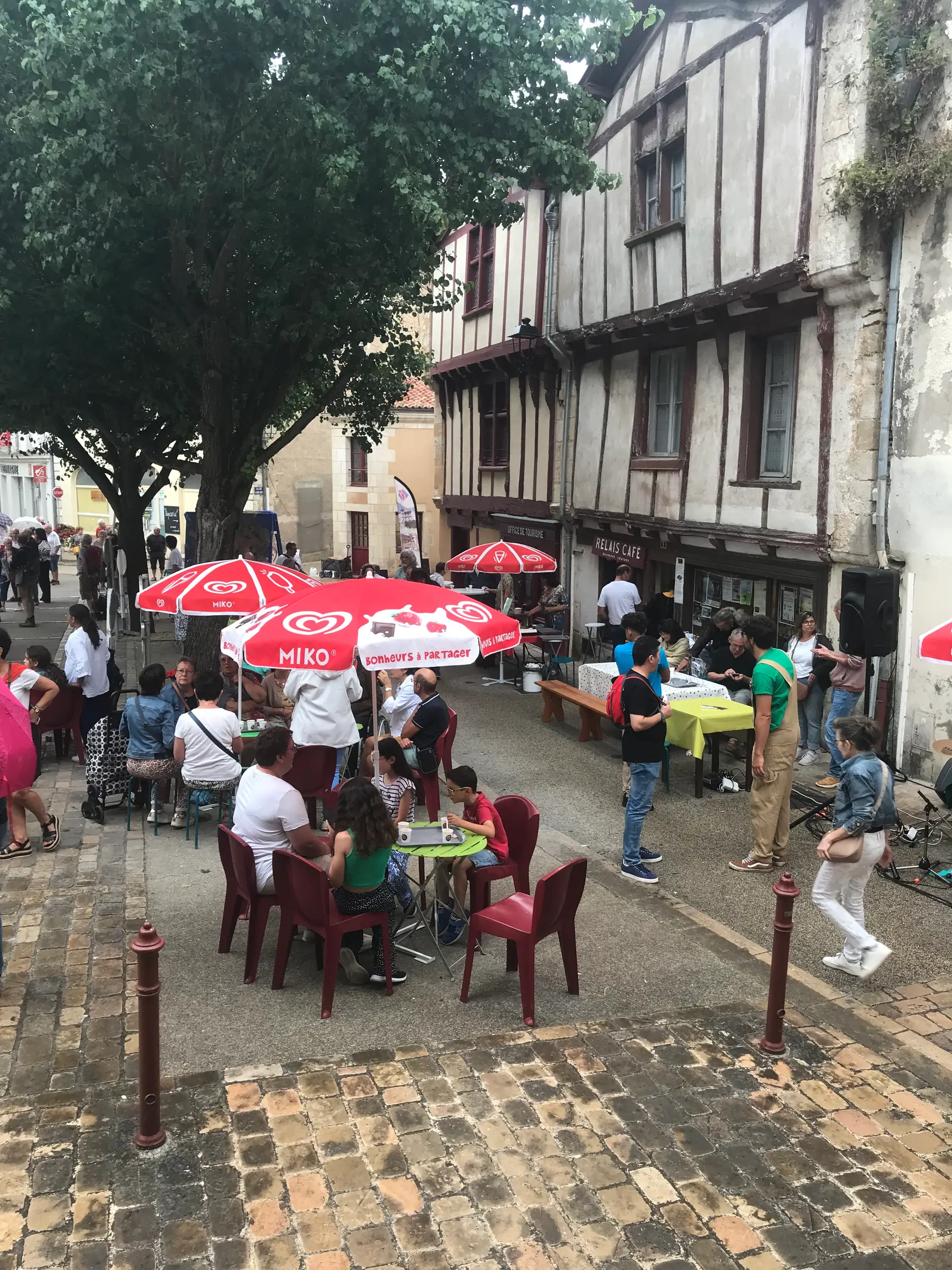 Marché hebdomadaire d'Airvault (samedi matin) et animation