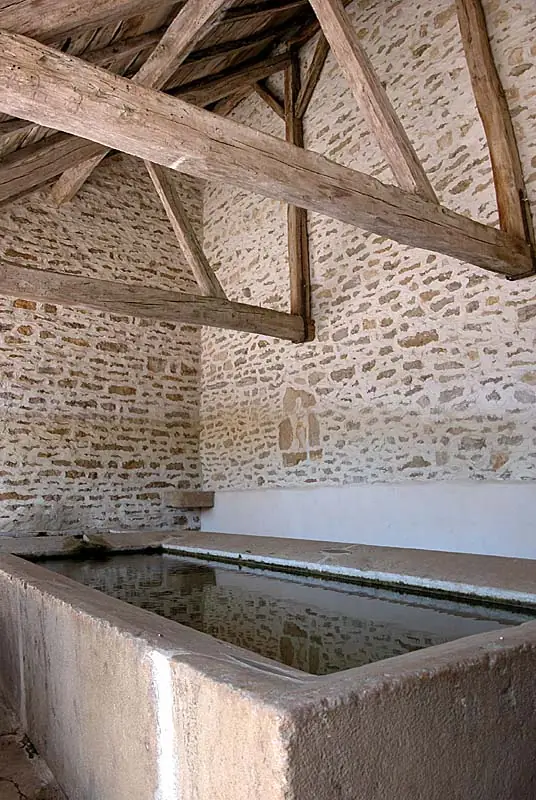 Lavoir de la place de la « Peûte Bête » d'Aujeurres