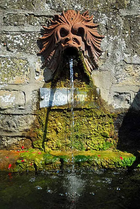 Fontaine du prieuré de Montigny-le-Roi