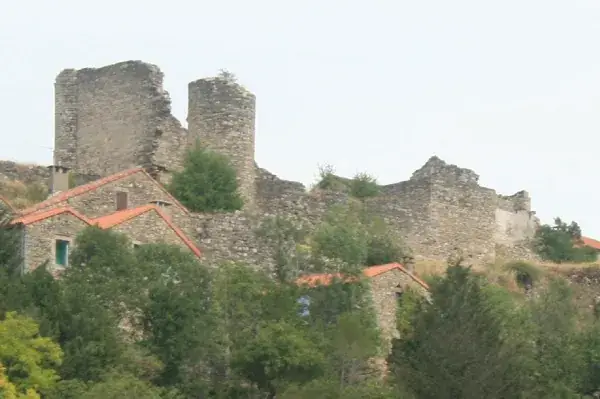 Vestiges du château d'Auriac