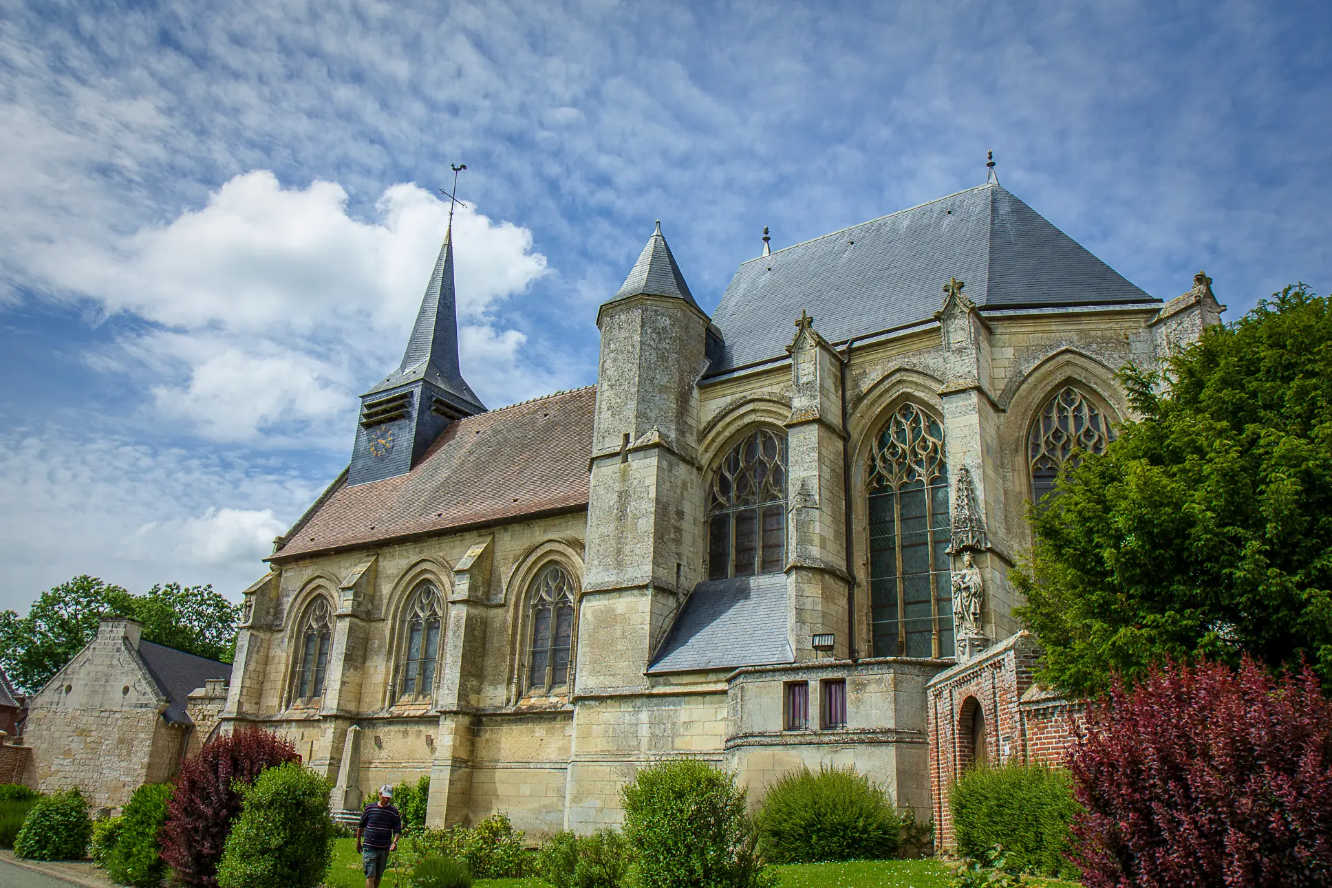 Église de Folleville classée à l'UNESCO au titre des chemins de St Jacques de Compostelle
