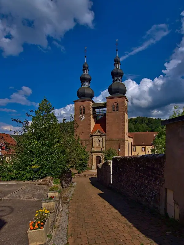 Église priorale - les sept roses