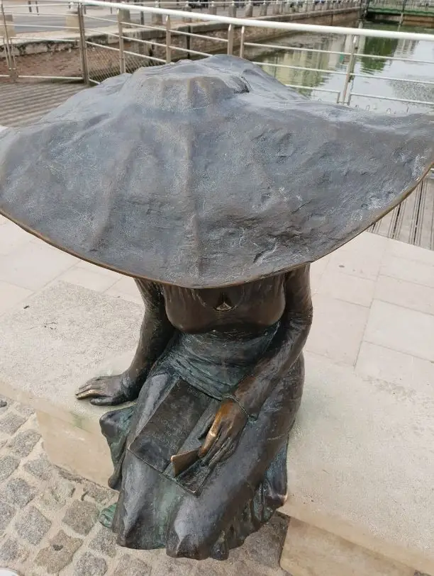 Lili, la dame au chapeau