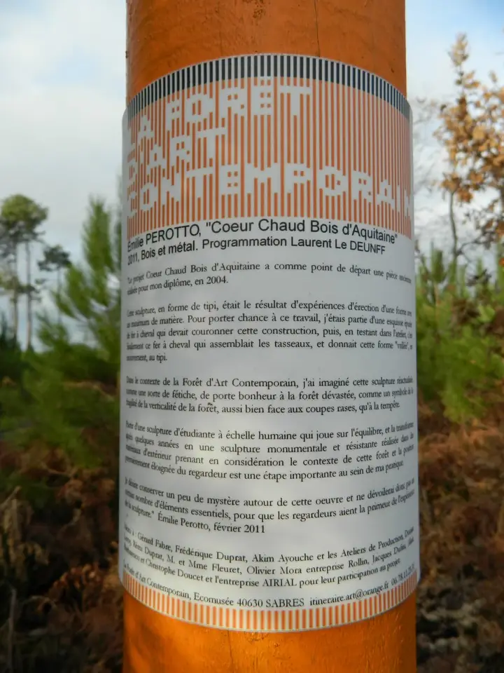 La Forêt d'Art Contemporain : Coeur Chaud Bois d'Aquitaine, oeuvre n°01