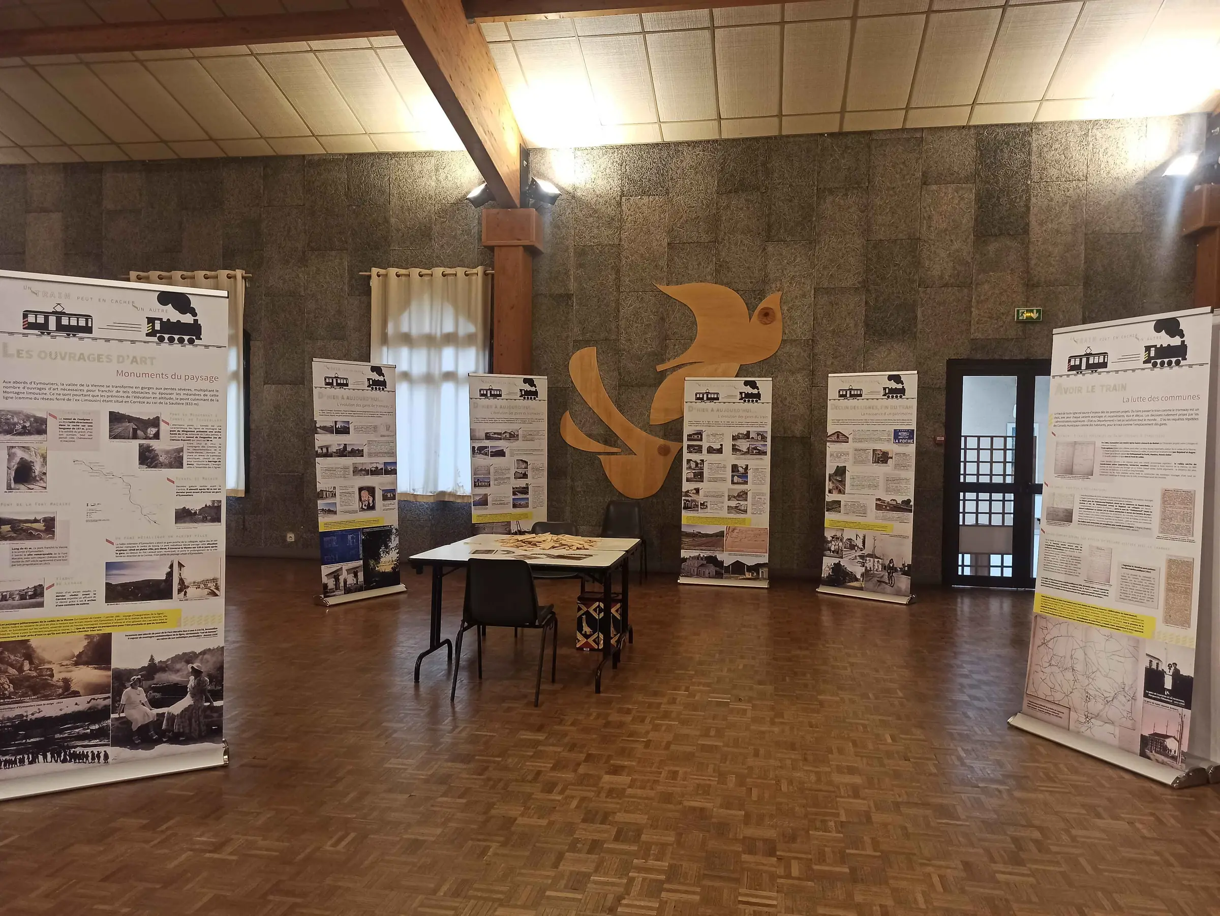 Exposition : Un train peut en cacher un autre