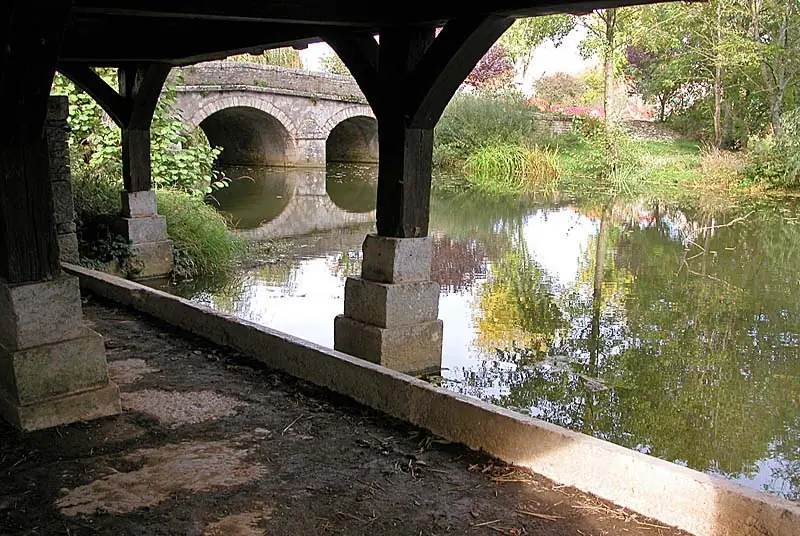 Lavoir au fil de l'eau N°1 à Dommarien