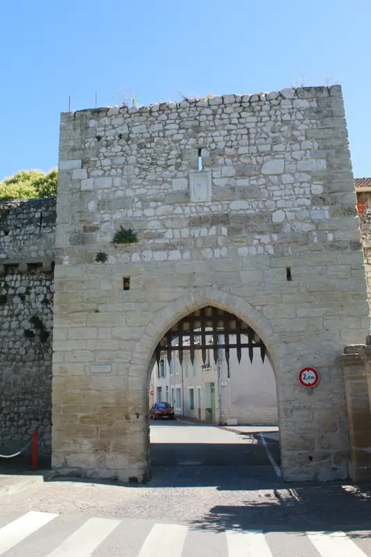 Remparts et portes médiévales