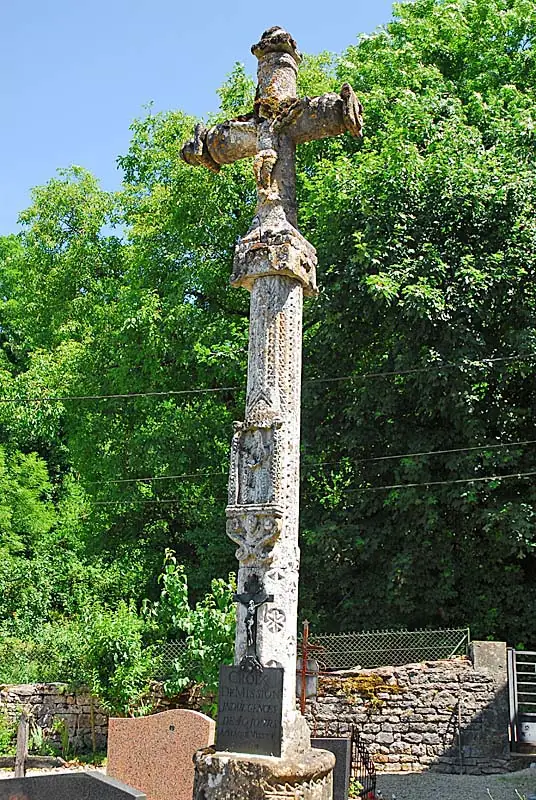 Croix de cimetière de Vieux-Moulins