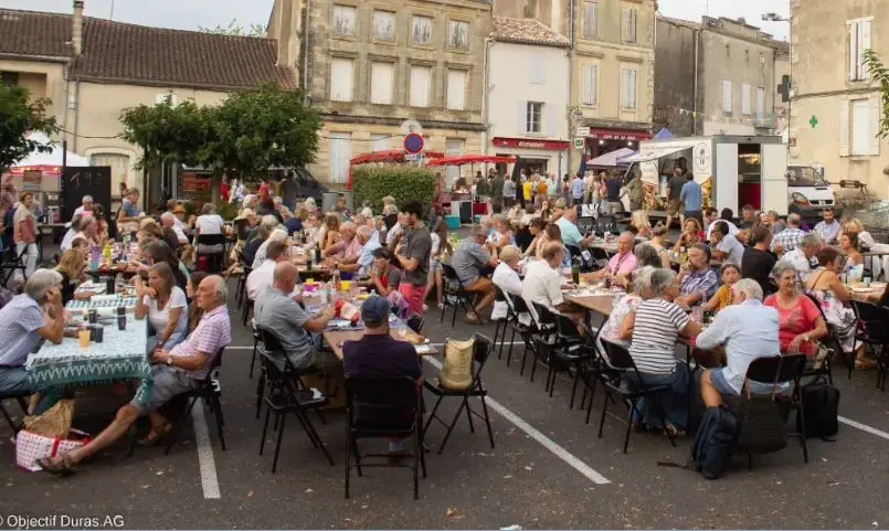 Marché nocturne à Duras