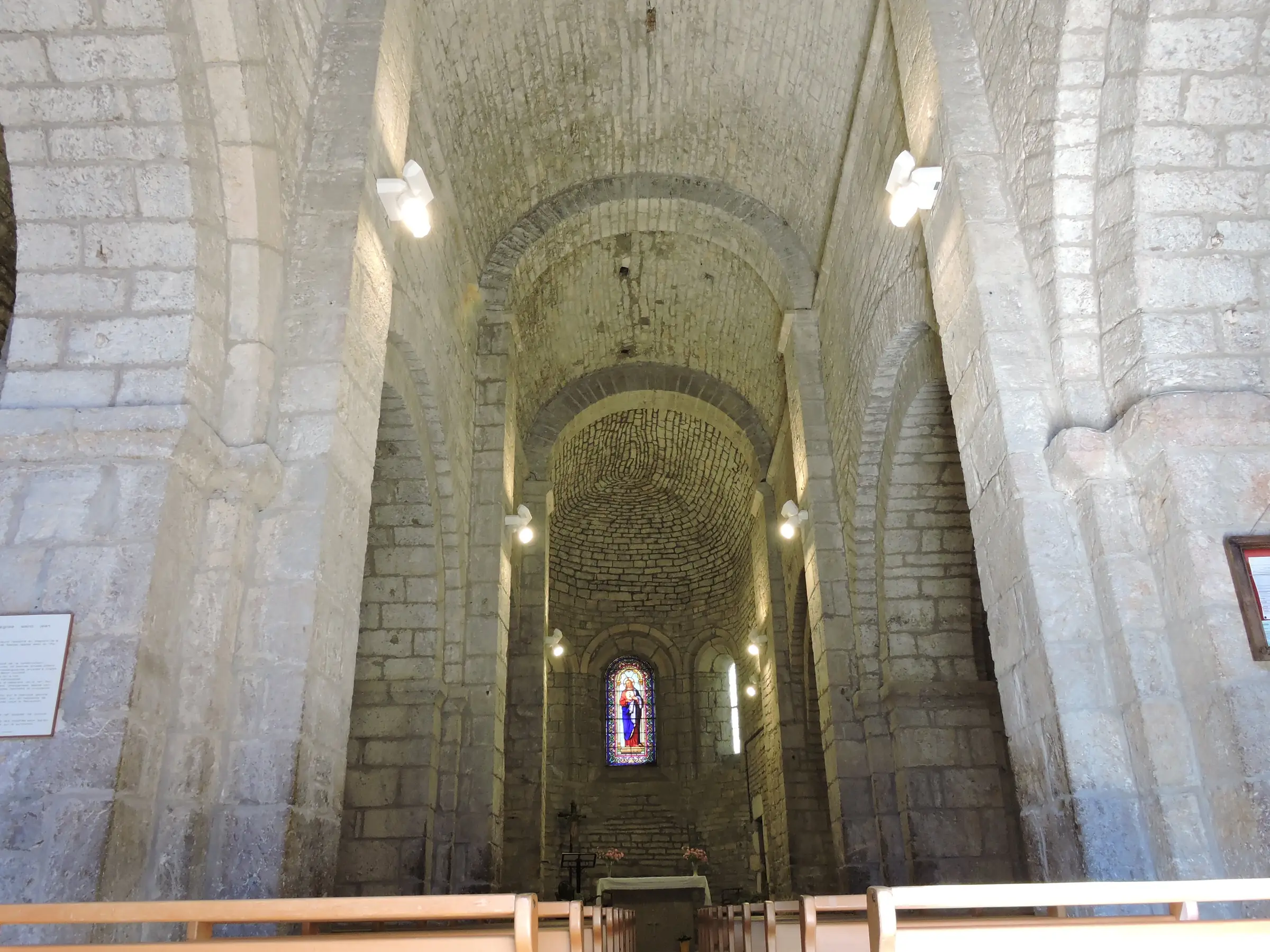 EGLISE ROMANE SAINT-JEAN-BAPTISTE