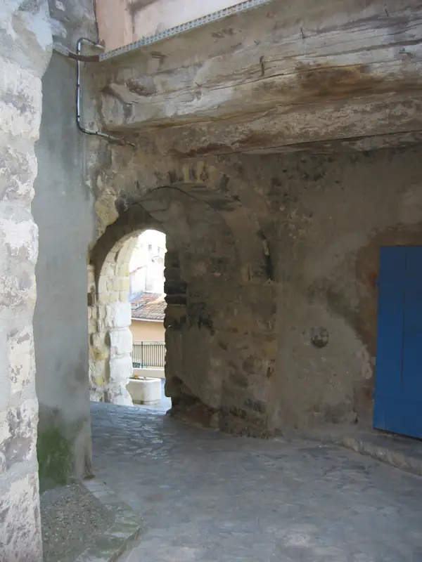 Porte de Bassac et vestiges de remparts