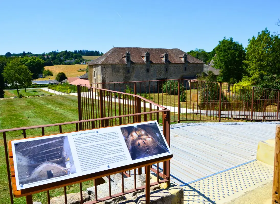 Écuries Renaissance du château des Cars