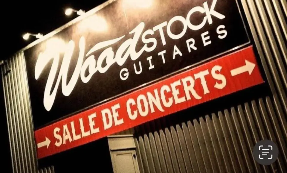 Salle de concerts de Wood Stock Guitares