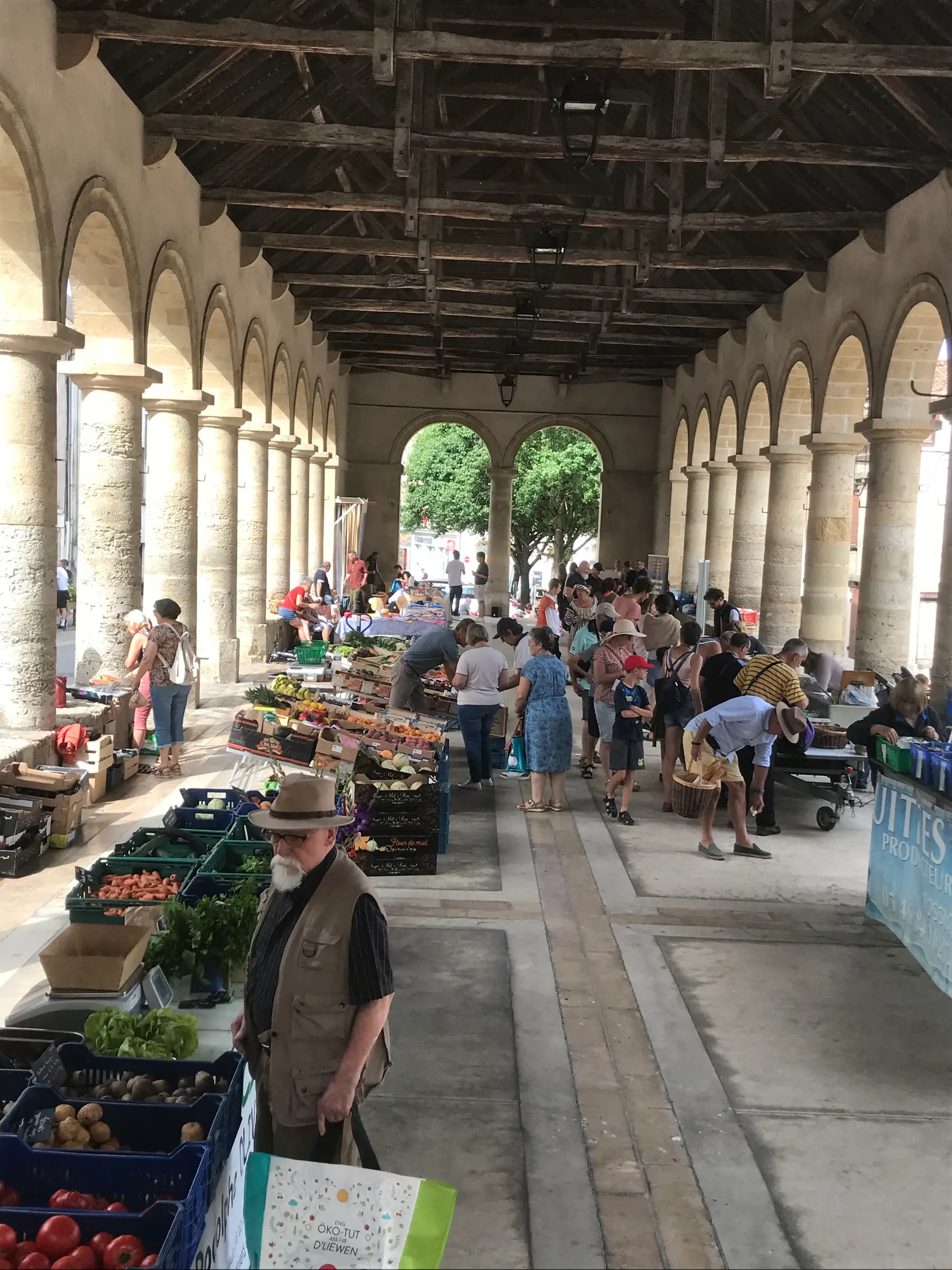 Marché hebdomadaire d'Airvault (samedi matin) et animation