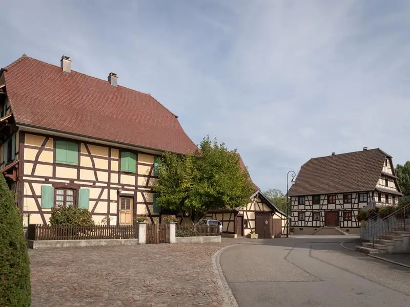 Maisons anciennes et cœur de village