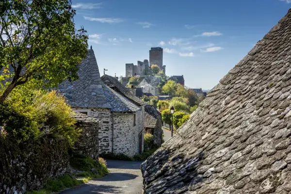 Visitez le village de Valon, suspendu dans les gorges de la Truyère