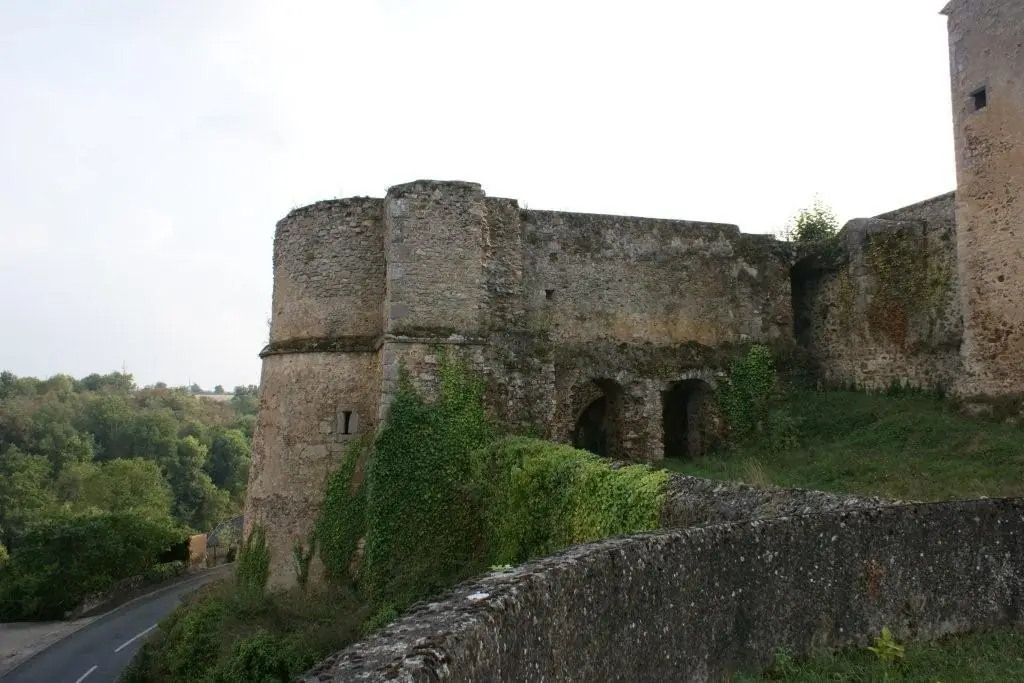 Château d'Argenton les Vallées