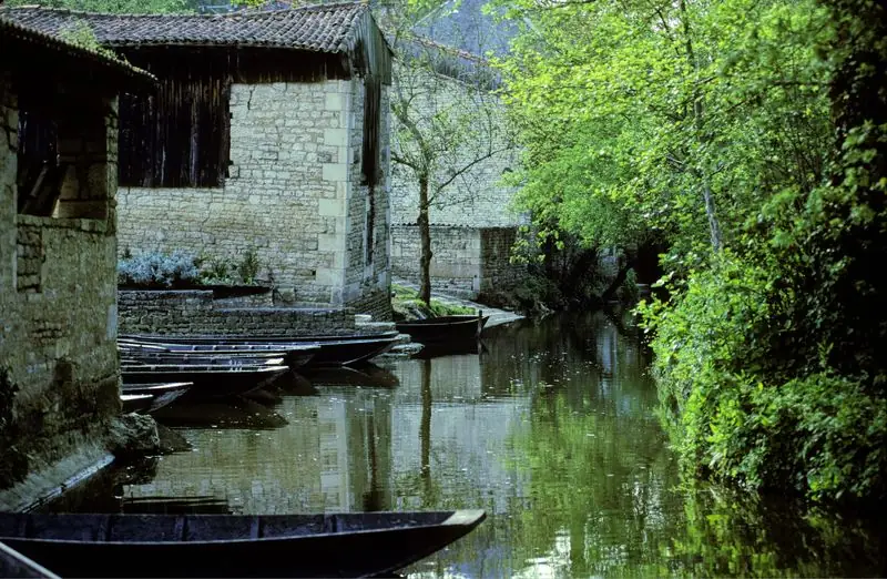 Sansais-La Garette et son village-rue