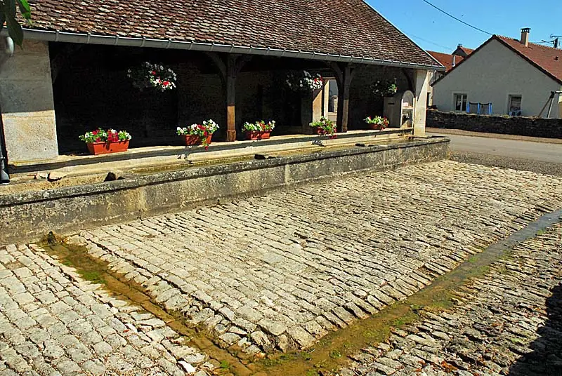 Fontaine - lavoir de Voisines