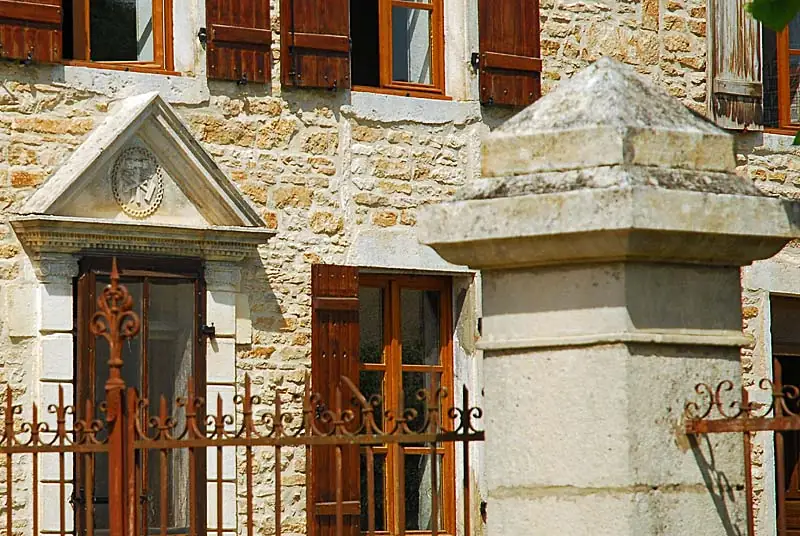 Corps de ferme du  XVIIIe siècle de Villemoron
