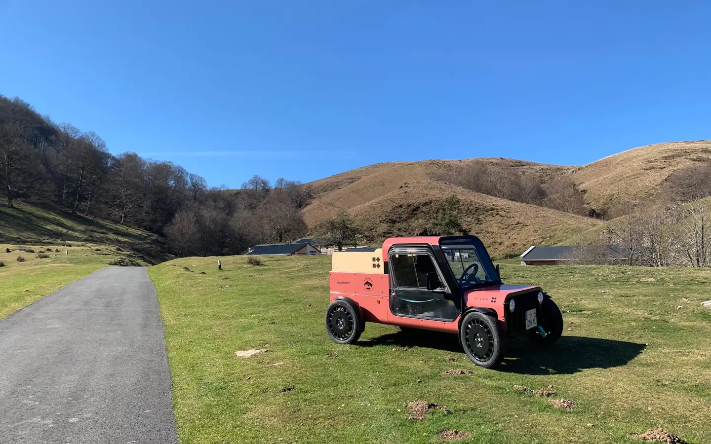 Randonnée en quadricycle électrique à Iraty, rencontre avec une bergère et pause gourmande en estive