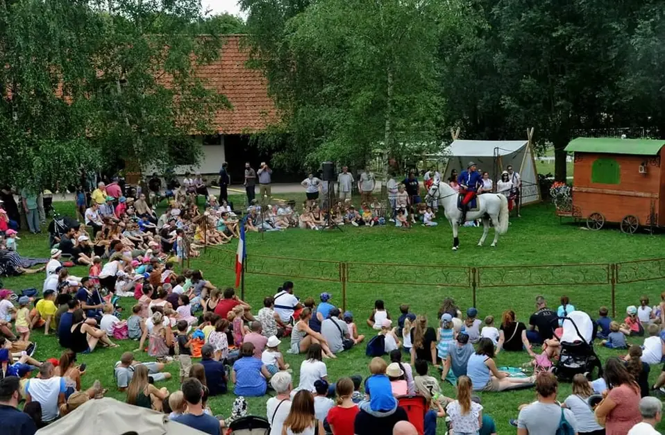 Les jeudis festifs - théâtre équestre à Liourdres
