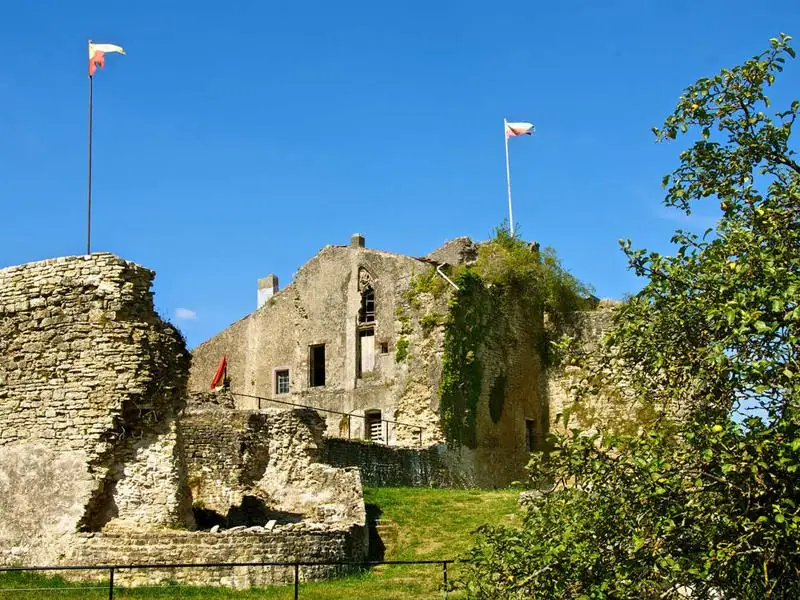 Château de Moyen Qui Qu'en Grogne