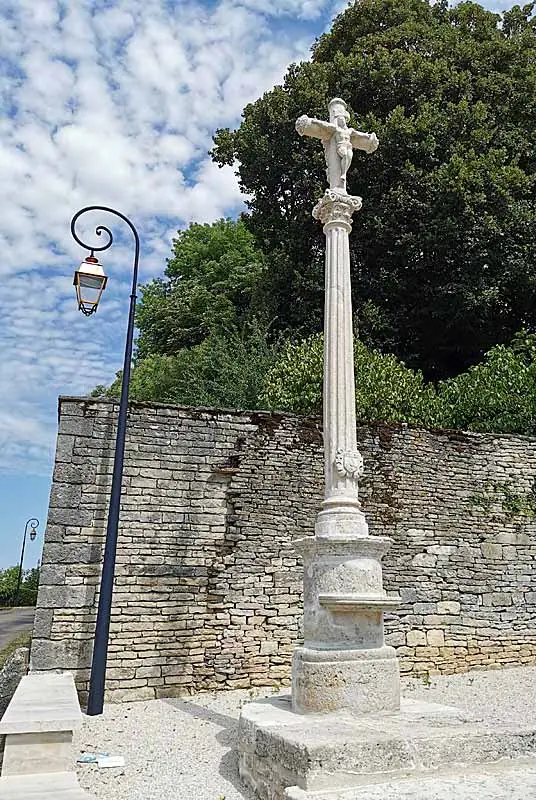 Croix XVIe - XVIIe siècle de Montsaugeon
