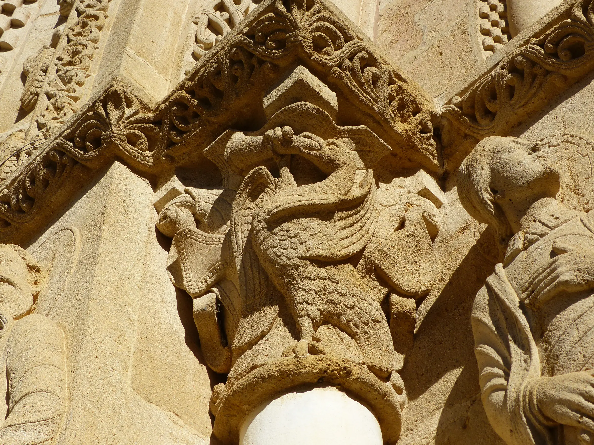 Je découvre avec "Zoé la curieuse" l'église Sainte-Foy de Morlaàs
