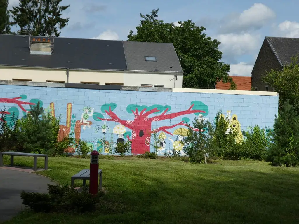 TOURNES, Village Fleuri "2 Fleurs"