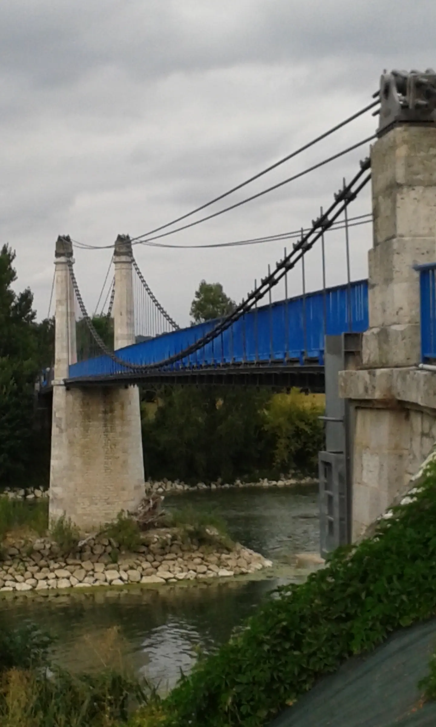 Pont suspendu de Sauveterre-Saint-Denis