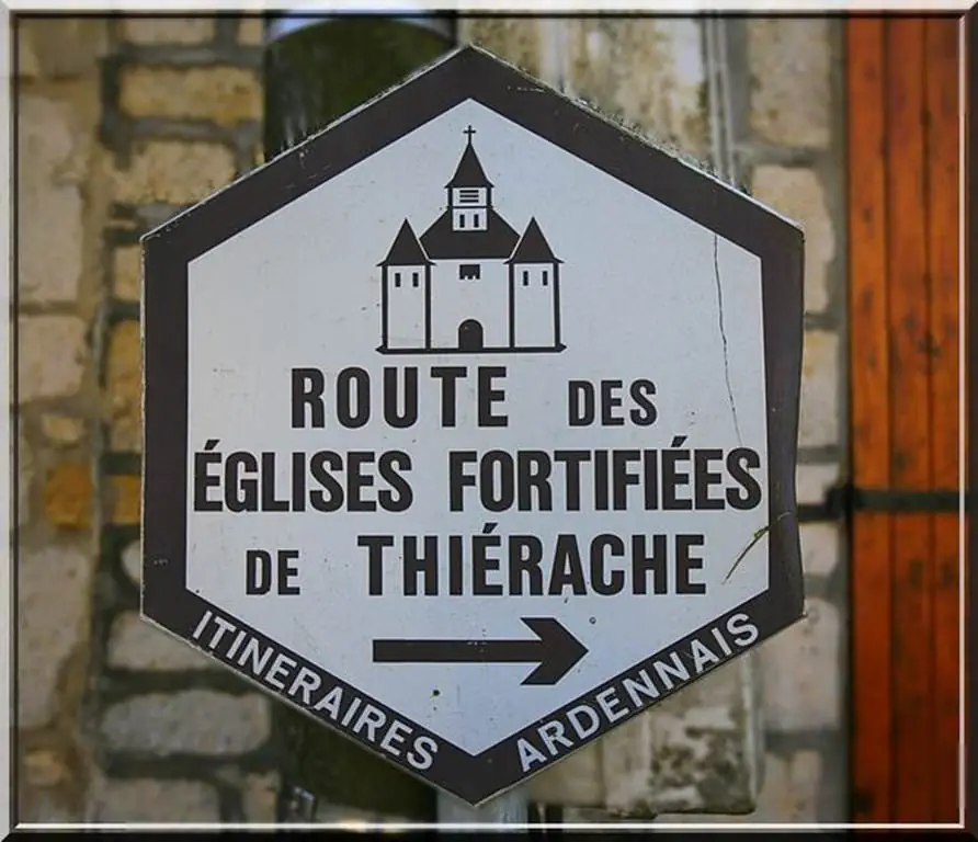 ÉGLISE FORTIFIÉE D'AOUSTE