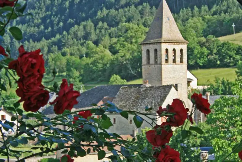 EGLISE SAINT-JEAN-BAPTISTE