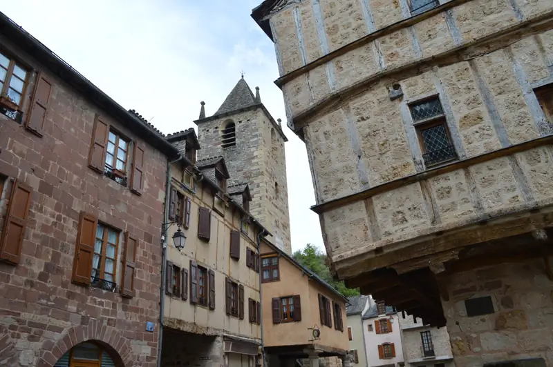 MAISONS A PANS DE BOIS