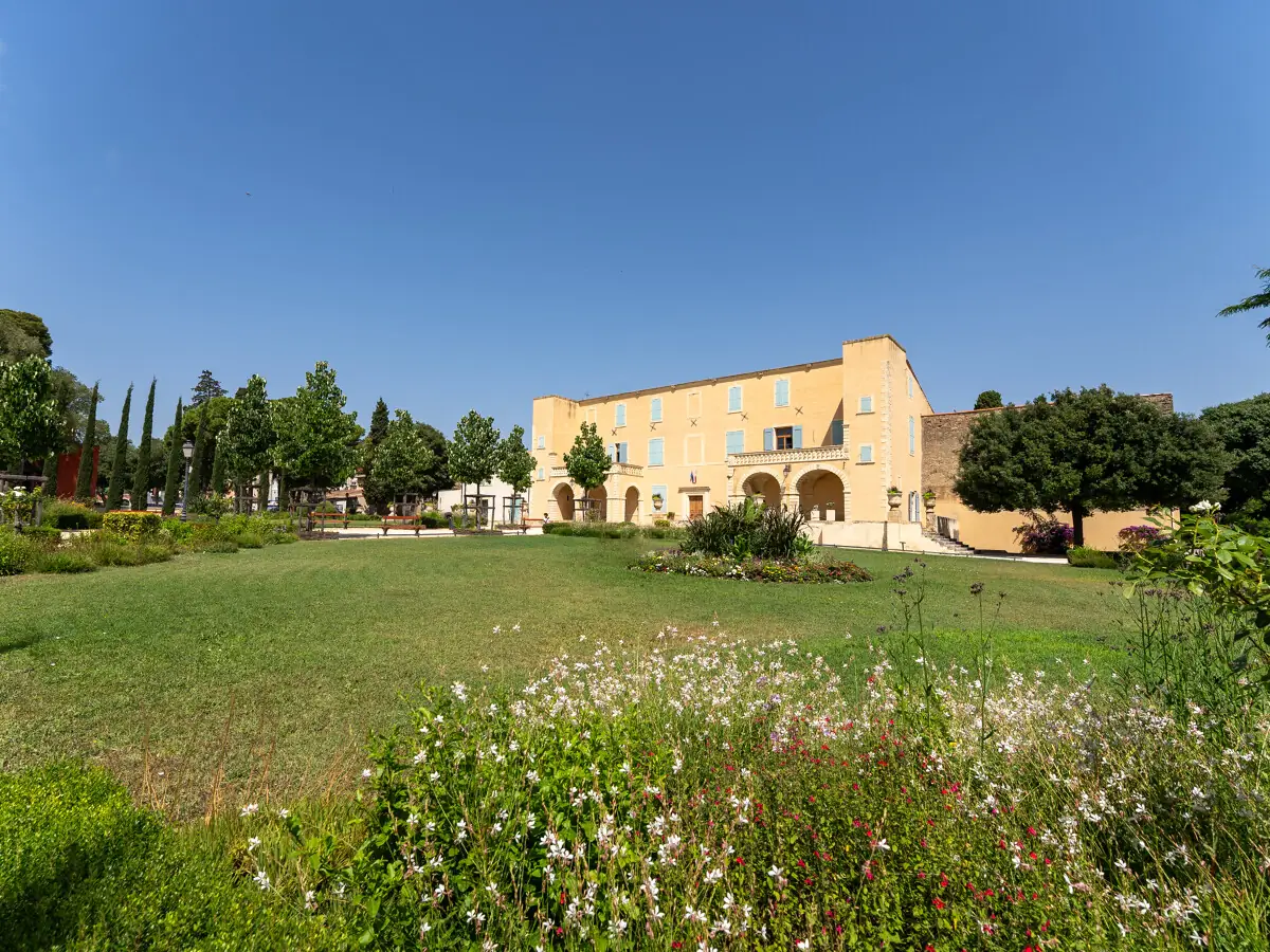 CHÂTEAU DE GIRARD