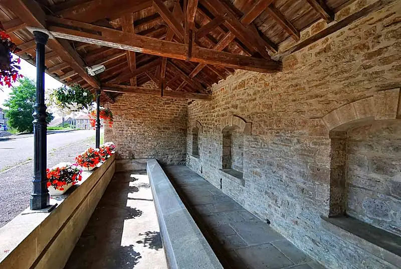 Lavoir de Neuilly-l'Evêque