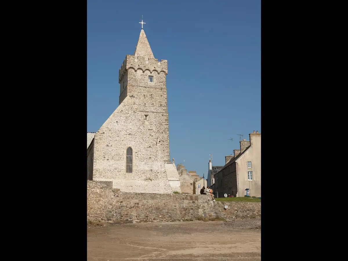 Église Notre-Dame de Port-Bail et Baptistère