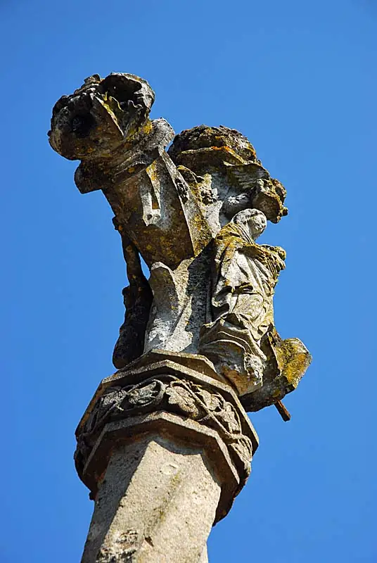Croix gothique de Montlandon