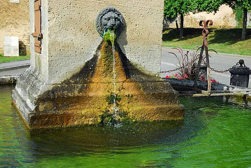 Fontaine de l'obélisque de Montigny-le-Roi