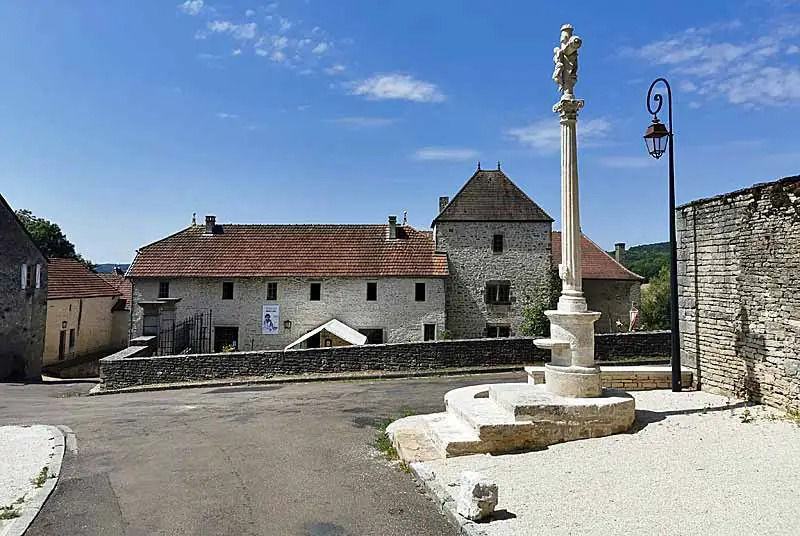 Croix XVIe - XVIIe siècle de Montsaugeon