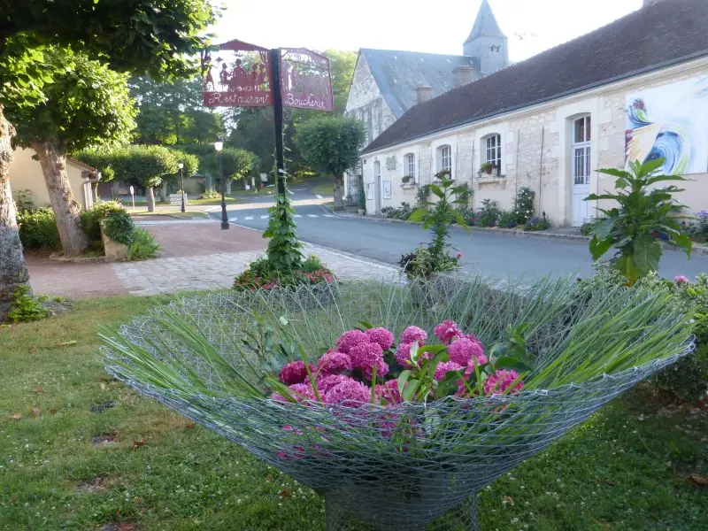 Visite du village fleuri de Veuil