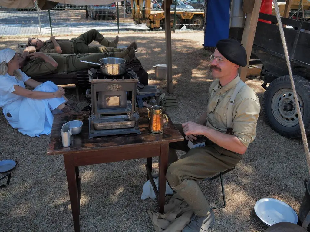 Salon d'antiquités militaires