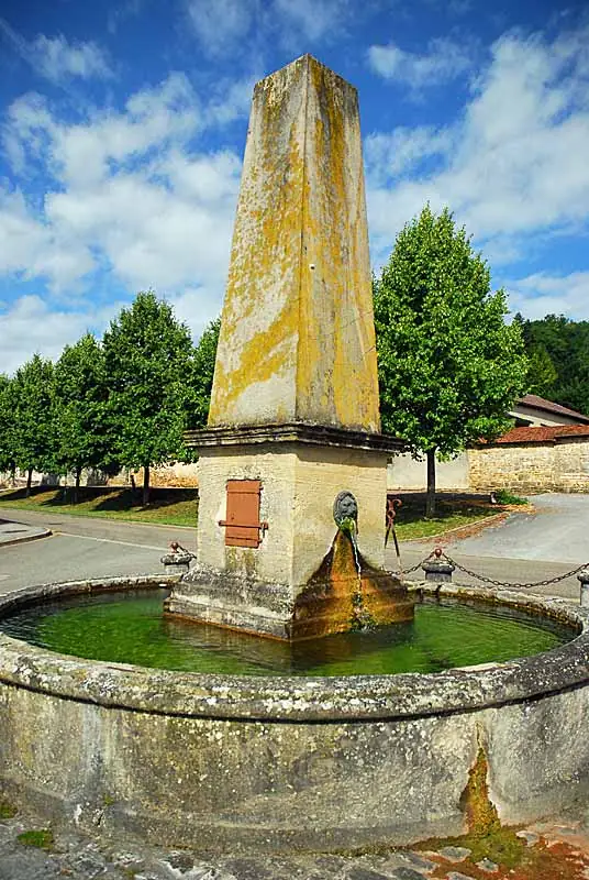 Fontaine de l'obélisque de Montigny-le-Roi