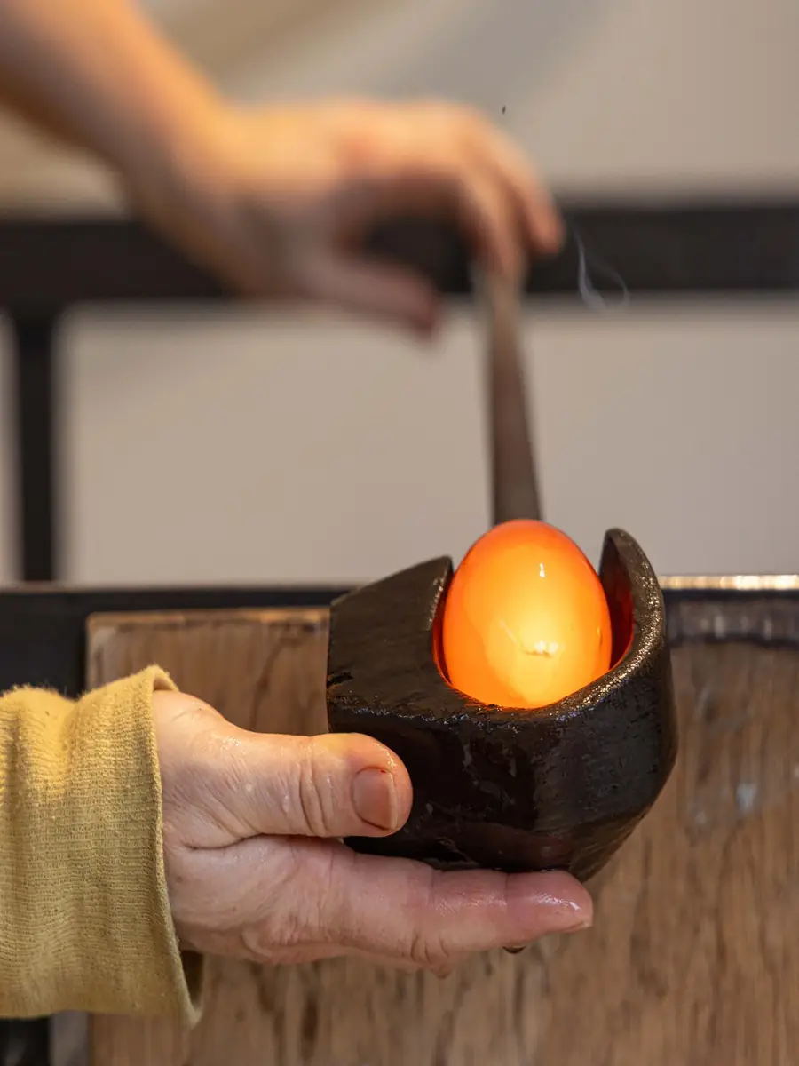 Visite d'atelier > Travail de soufflage de verre