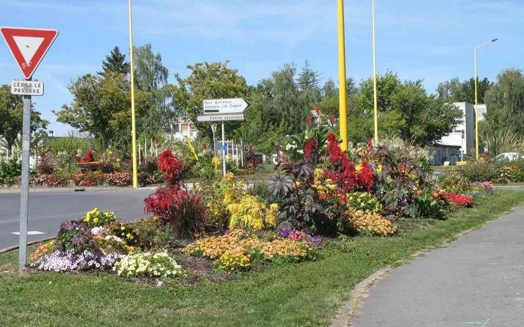 Vouziers - Ville Fleurie "2 fleurs"