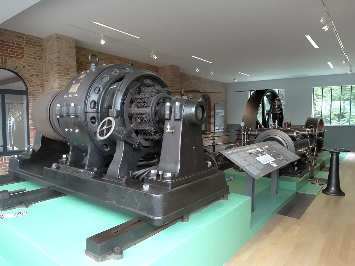 Machine à vapeur (de l'ancienne usine Leroy)