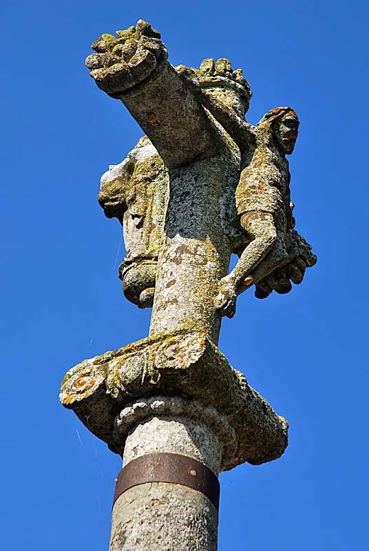 Croix XVIe siècle de Charmoilles (1)